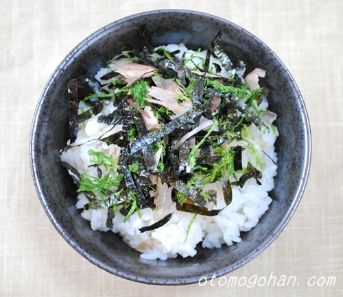 茶碗の上からぶっかけ海苔めし